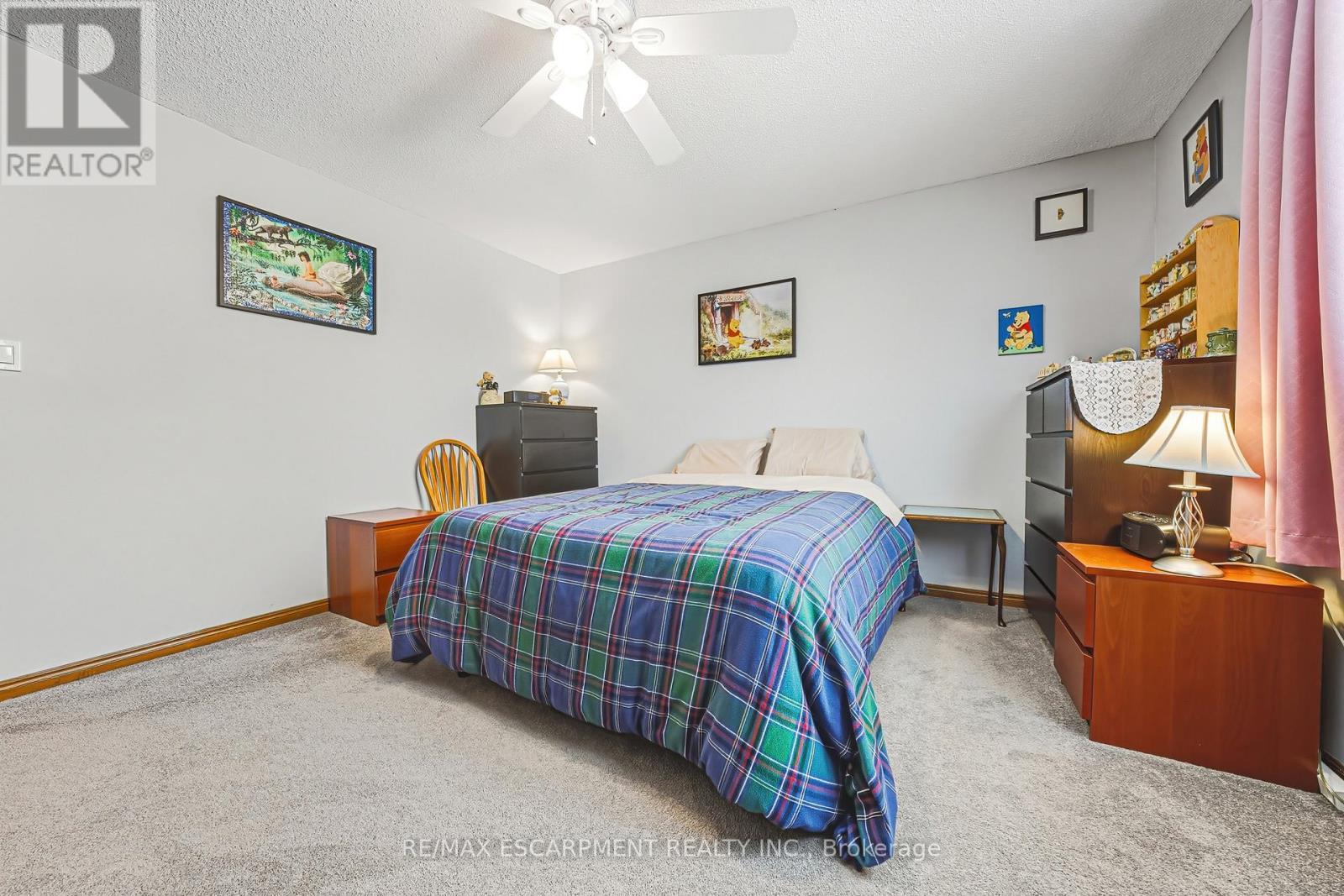 43 Everest Street, Hamilton, ON - Indoor Photo Showing Bedroom