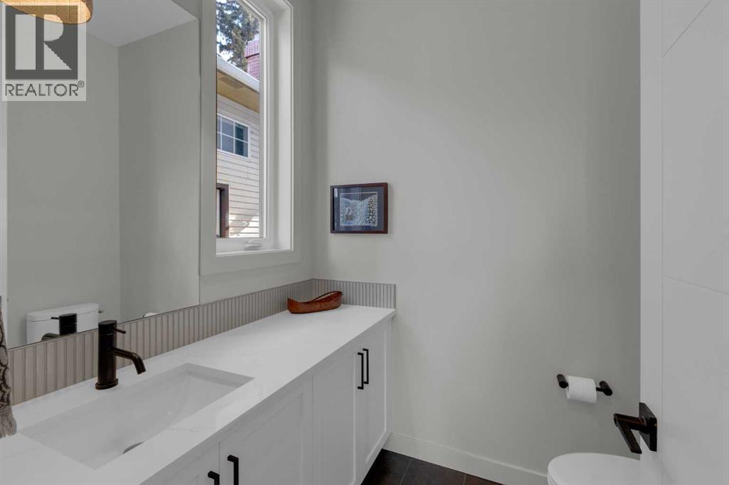 7712 36 Avenue Nw, Calgary, AB - Indoor Photo Showing Bathroom