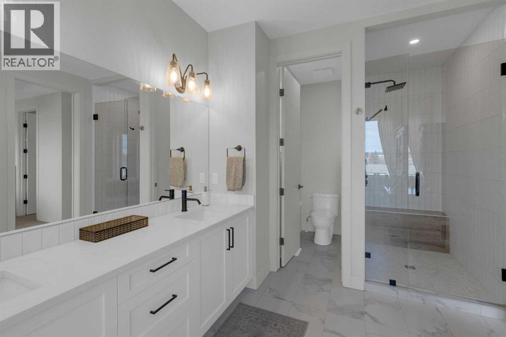 7712 36 Avenue Nw, Calgary, AB - Indoor Photo Showing Bathroom