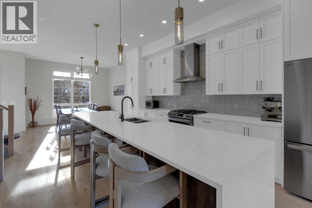 7712 36 Avenue Nw, Calgary, AB - Indoor Photo Showing Kitchen With Stainless Steel Kitchen With Double Sink With Upgraded Kitchen