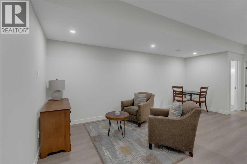 7712 36 Avenue Nw, Calgary, AB - Indoor