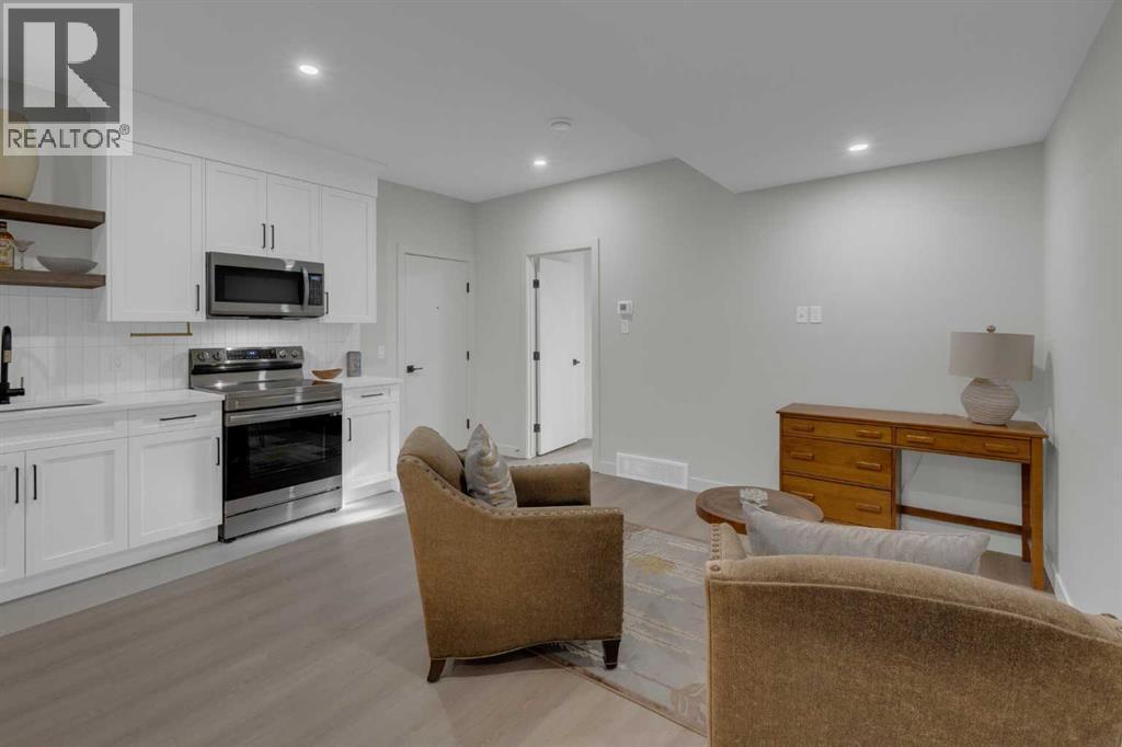 7712 36 Avenue Nw, Calgary, AB - Indoor