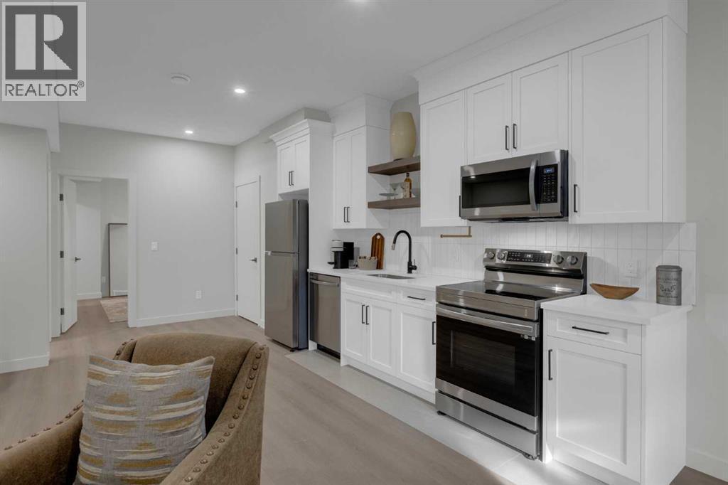 7712 36 Avenue Nw, Calgary, AB - Indoor Photo Showing Kitchen With Stainless Steel Kitchen