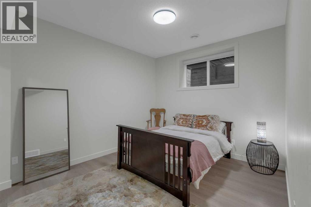 7712 36 Avenue Nw, Calgary, AB - Indoor Photo Showing Bedroom