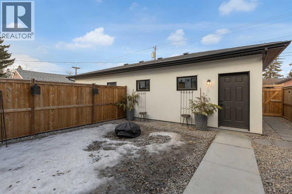 7712 36 Avenue Nw, Calgary, AB - Outdoor