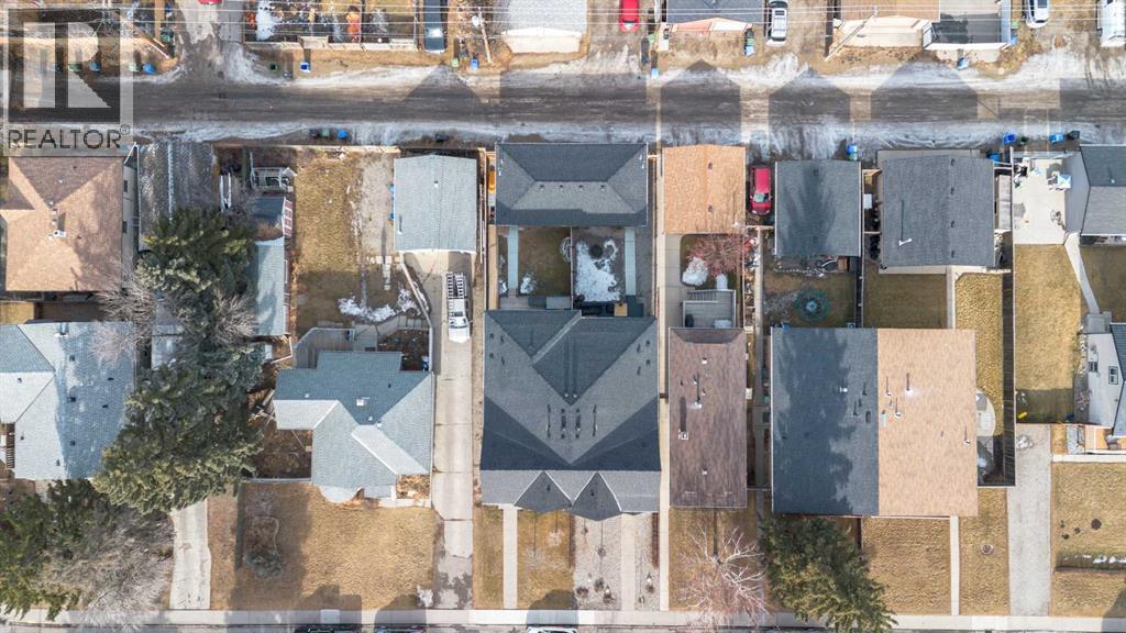 7712 36 Avenue Nw, Calgary, AB -