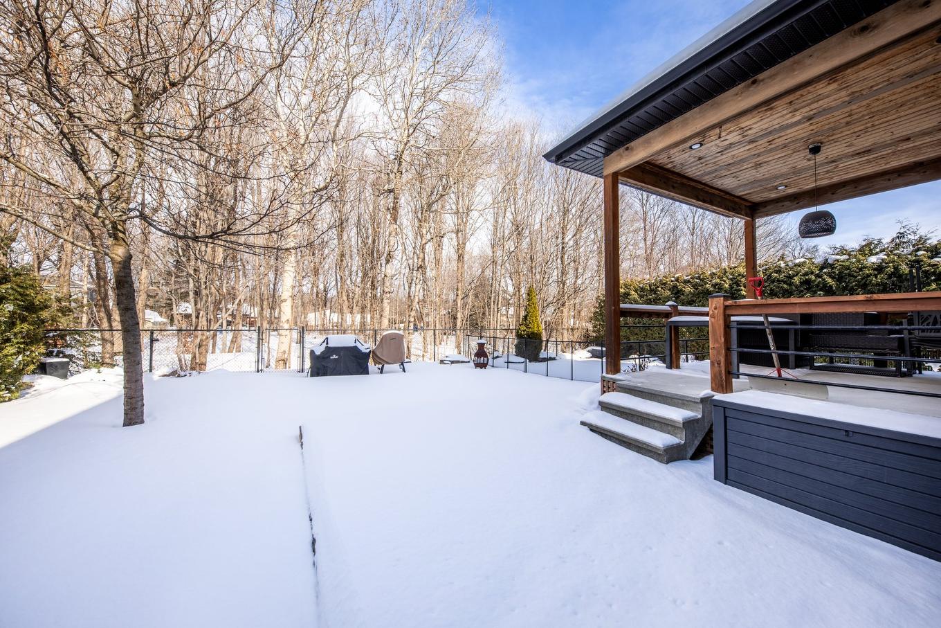 Backyard - 7 Rue Molière, Saint-Jean-Sur-Richelieu, QC - Outdoor