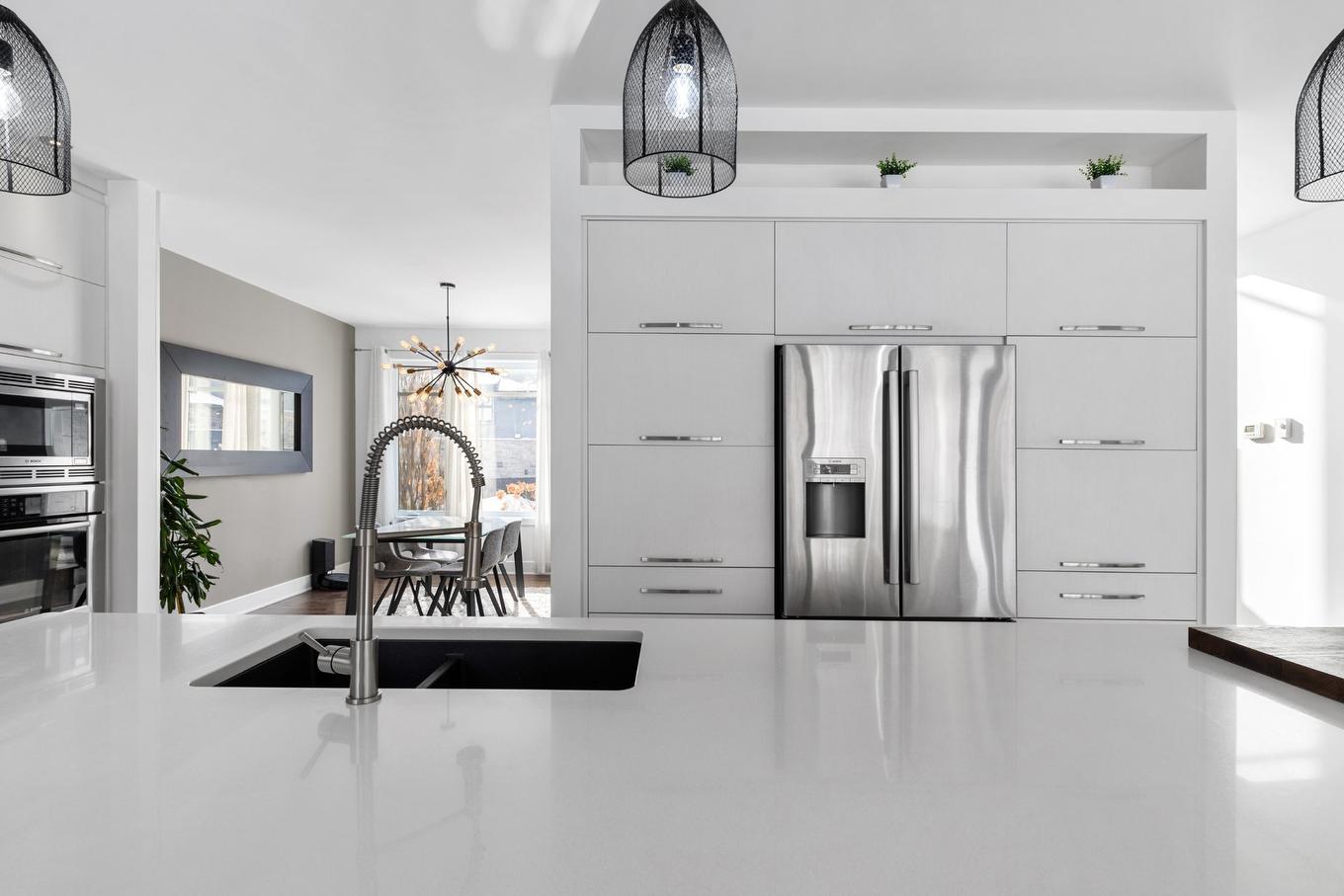Kitchen - 7 Rue Molière, Saint-Jean-Sur-Richelieu, QC - Indoor Photo Showing Kitchen With Upgraded Kitchen