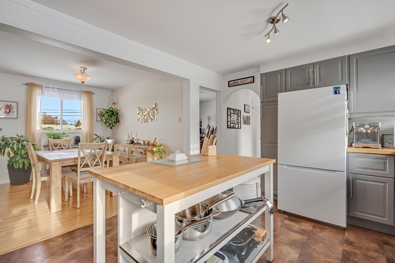 Kitchen - 365 Rue Papillon, Laval (Auteuil), QC - Indoor