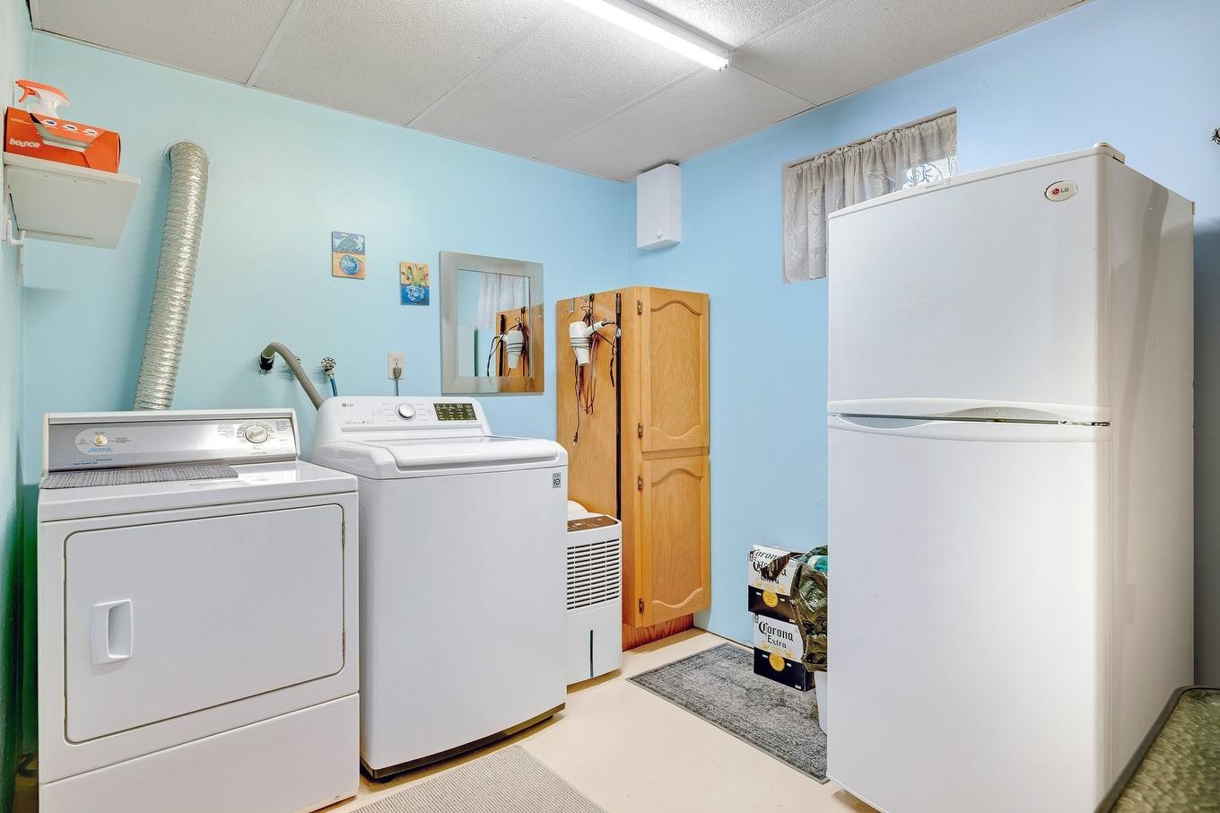 Laundry room - 365 Rue Papillon, Laval (Auteuil), QC - Indoor Photo Showing Laundry Room