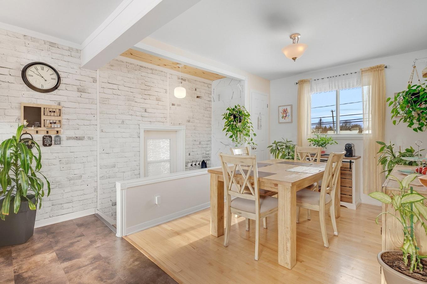 Dining room - 365 Rue Papillon, Laval (Auteuil), QC - Indoor Photo Showing Dining Room