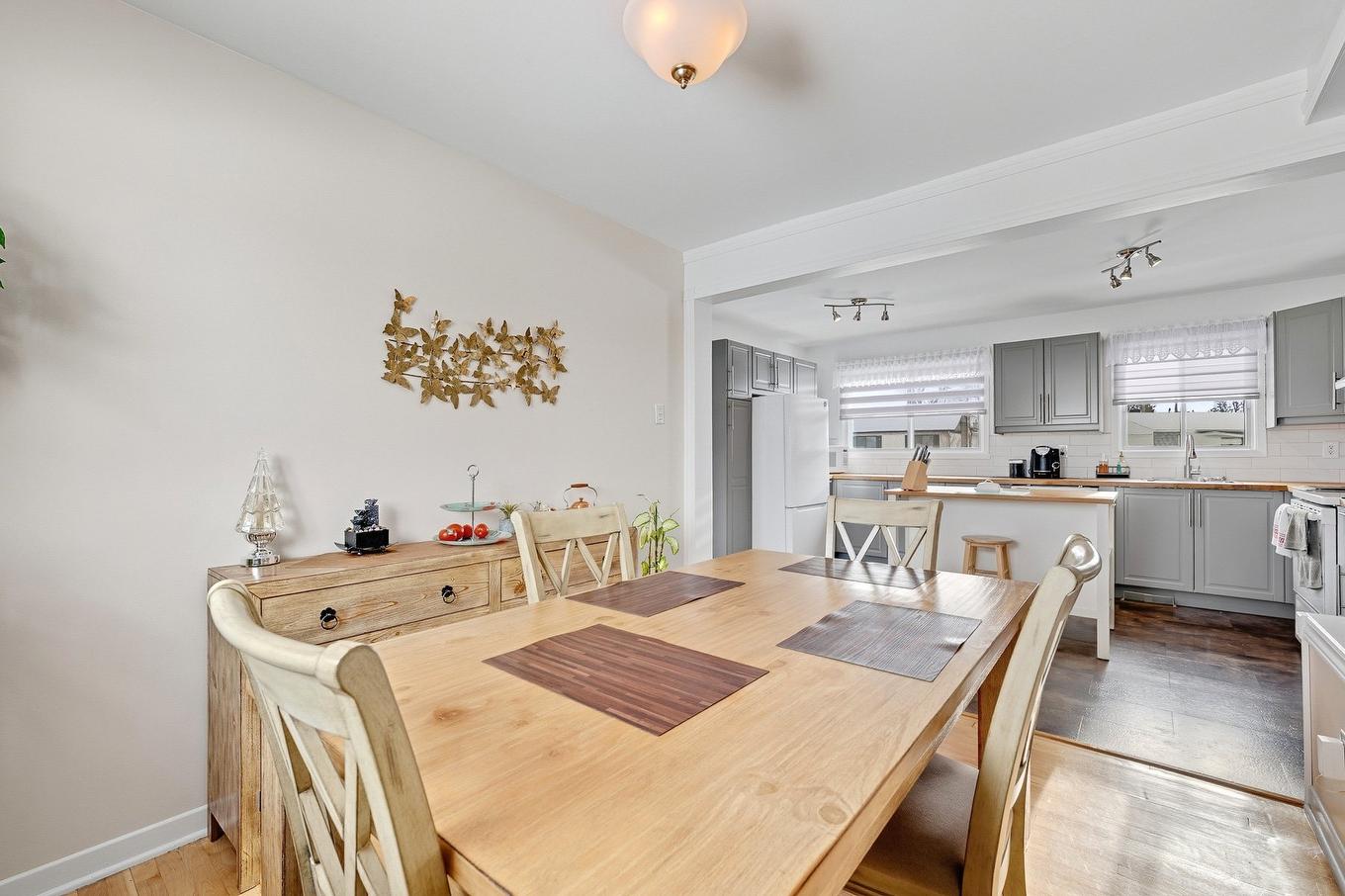 Dining room - 365 Rue Papillon, Laval (Auteuil), QC - Indoor Photo Showing Dining Room