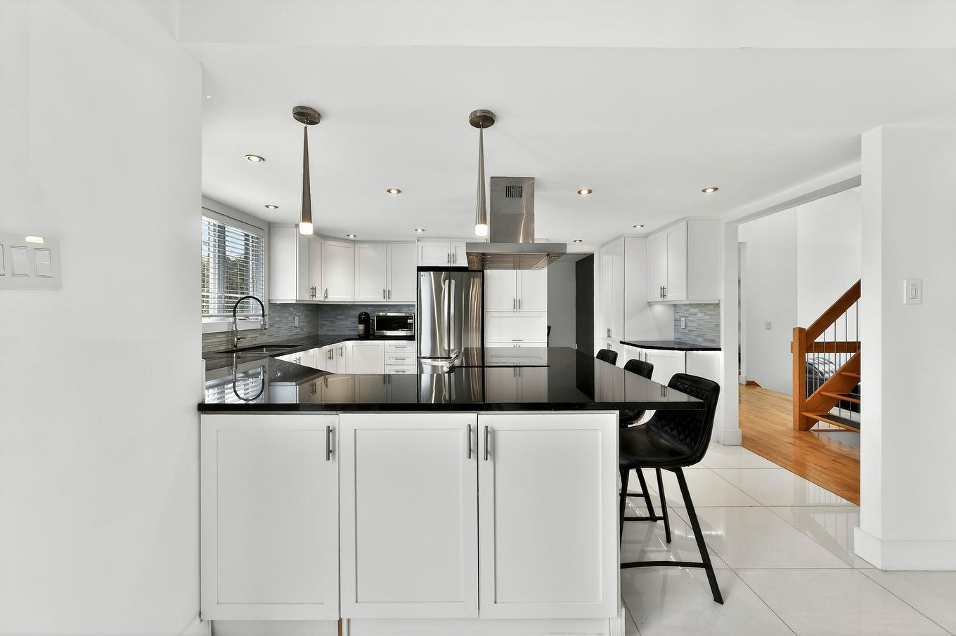 Kitchen - 823 Rue De La Portneuf, Terrebonne (Lachenaie), QC - Indoor Photo Showing Kitchen With Upgraded Kitchen