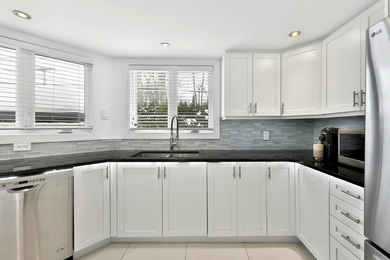 Kitchen - 823 Rue De La Portneuf, Terrebonne (Lachenaie), QC - Indoor Photo Showing Kitchen With Double Sink With Upgraded Kitchen