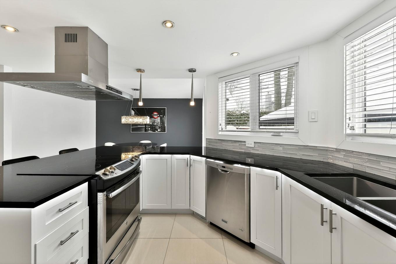 Kitchen - 823 Rue De La Portneuf, Terrebonne (Lachenaie), QC - Indoor Photo Showing Kitchen