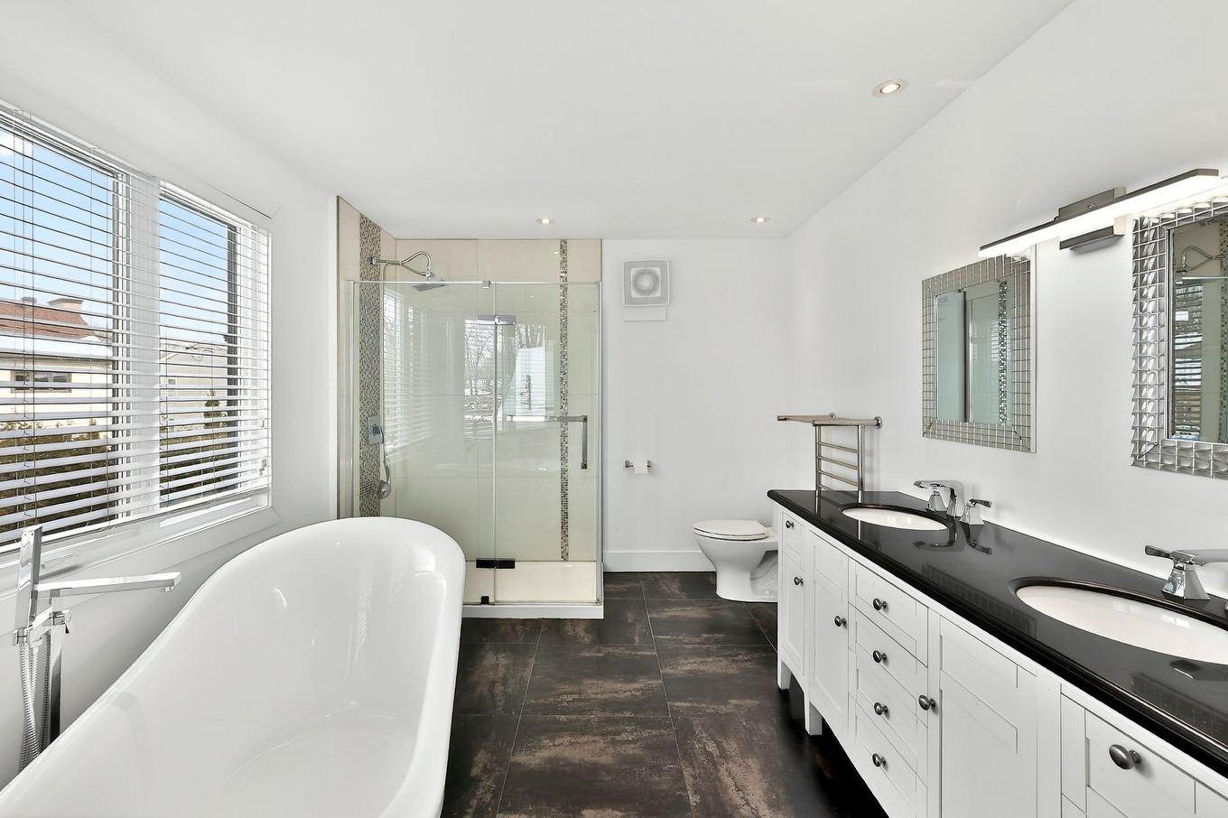 Ensuite bathroom - 823 Rue De La Portneuf, Terrebonne (Lachenaie), QC - Indoor Photo Showing Bathroom