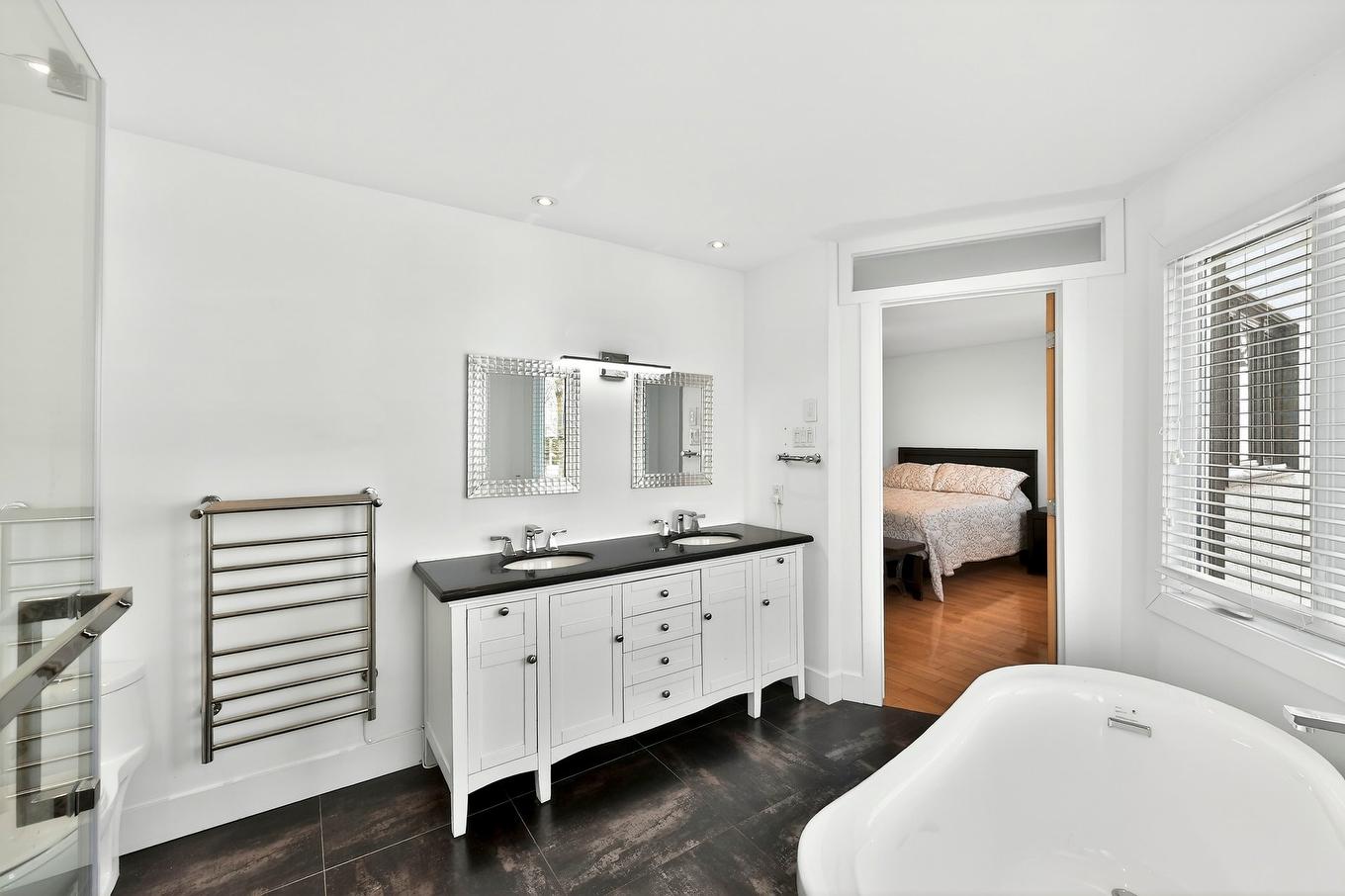 Ensuite bathroom - 823 Rue De La Portneuf, Terrebonne (Lachenaie), QC - Indoor Photo Showing Bathroom