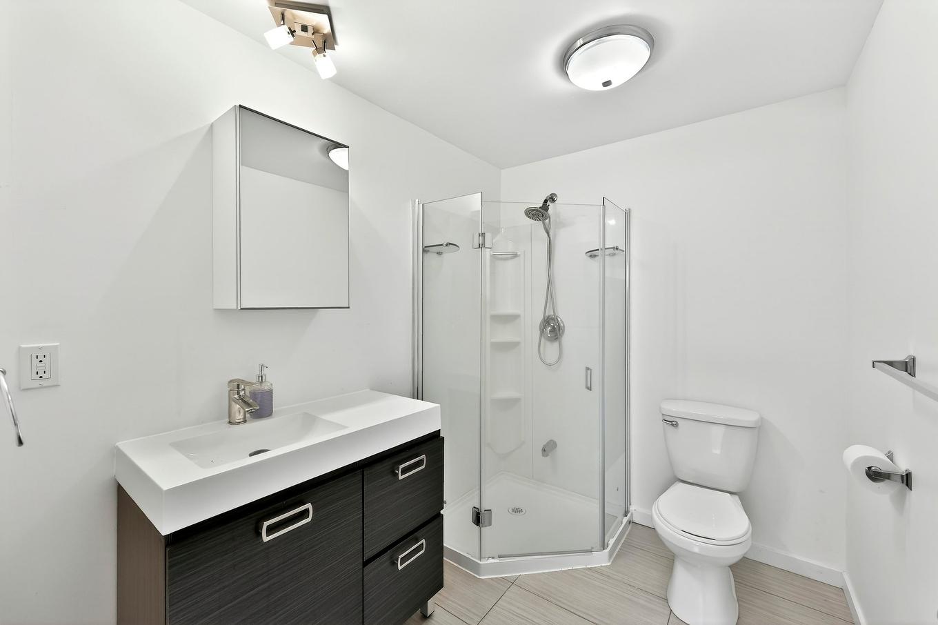 Bathroom - 823 Rue De La Portneuf, Terrebonne (Lachenaie), QC - Indoor Photo Showing Bathroom