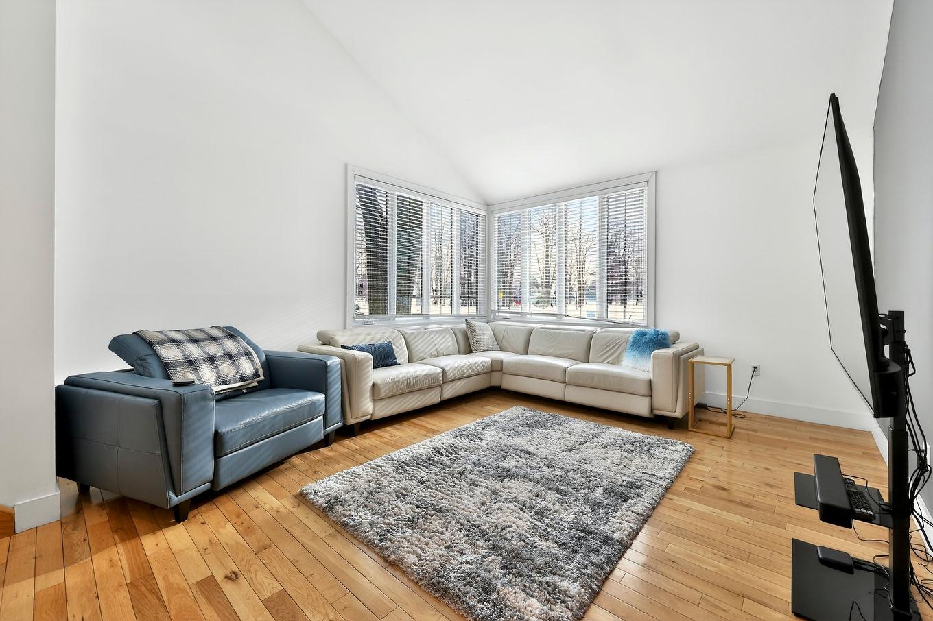 Living room - 823 Rue De La Portneuf, Terrebonne (Lachenaie), QC - Indoor Photo Showing Living Room
