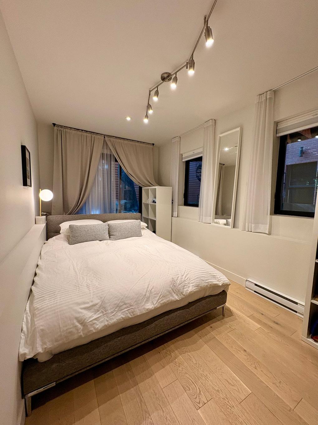 Bedroom - 4048 Rue Cartier, Montréal (Le Plateau-Mont-Royal), QC - Indoor Photo Showing Bedroom