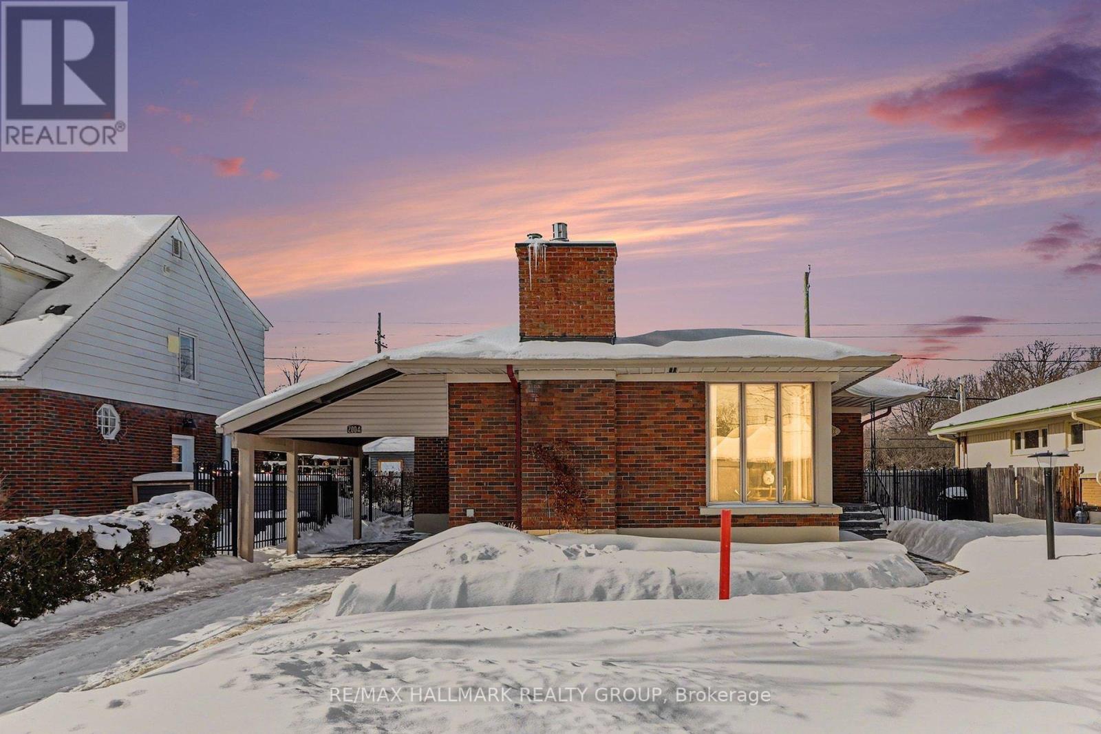 2004 Dorval Avenue, Ottawa, ON - Outdoor