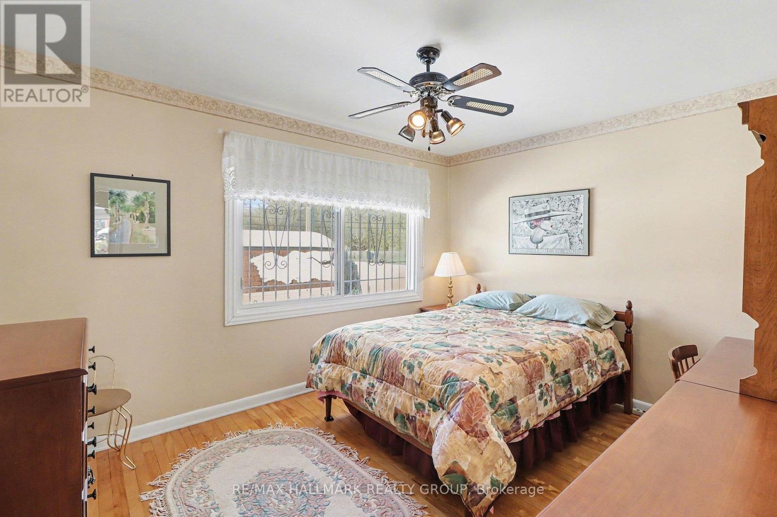 2004 Dorval Avenue, Ottawa, ON - Indoor Photo Showing Bedroom