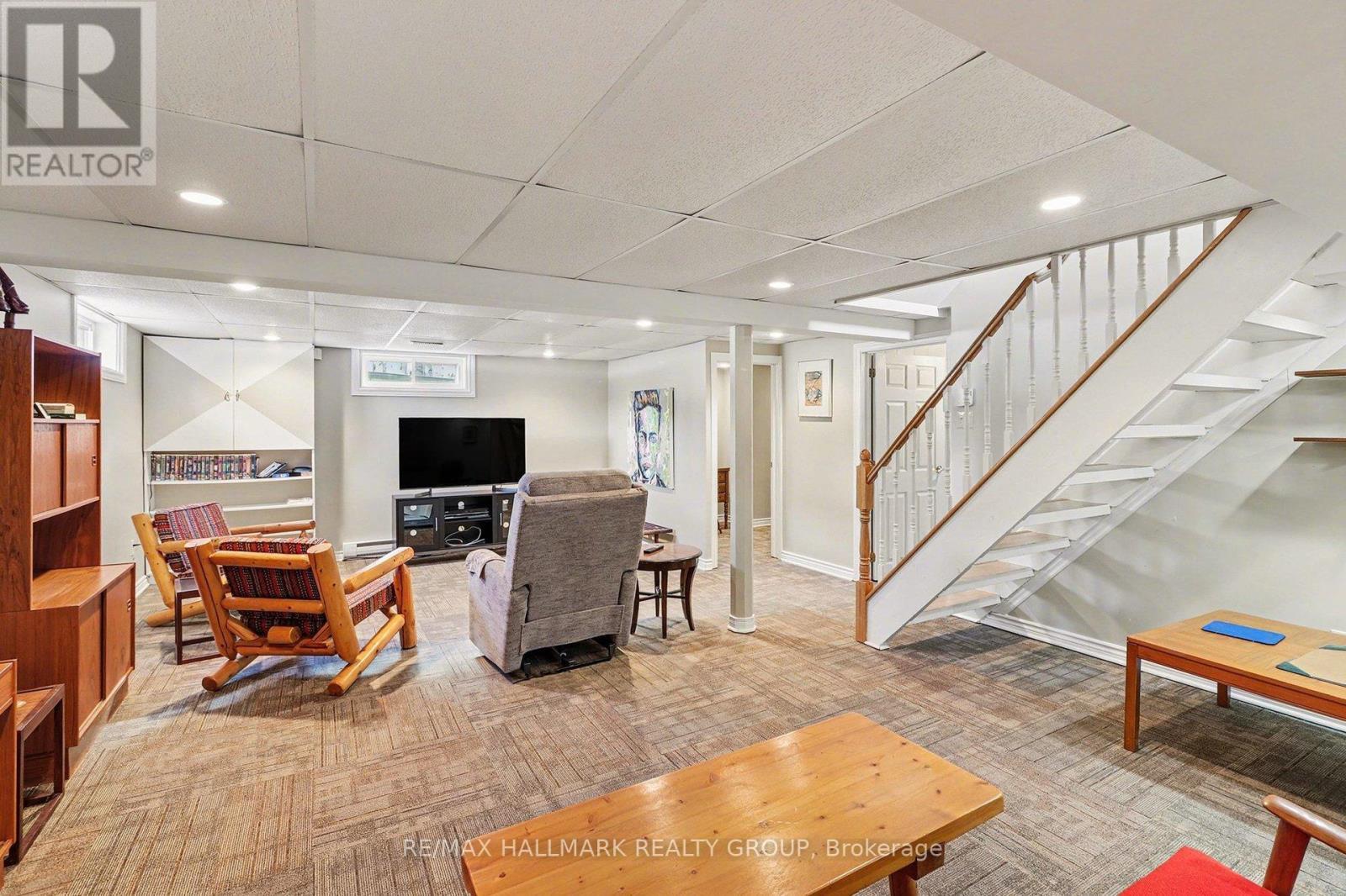 2004 Dorval Avenue, Ottawa, ON - Indoor