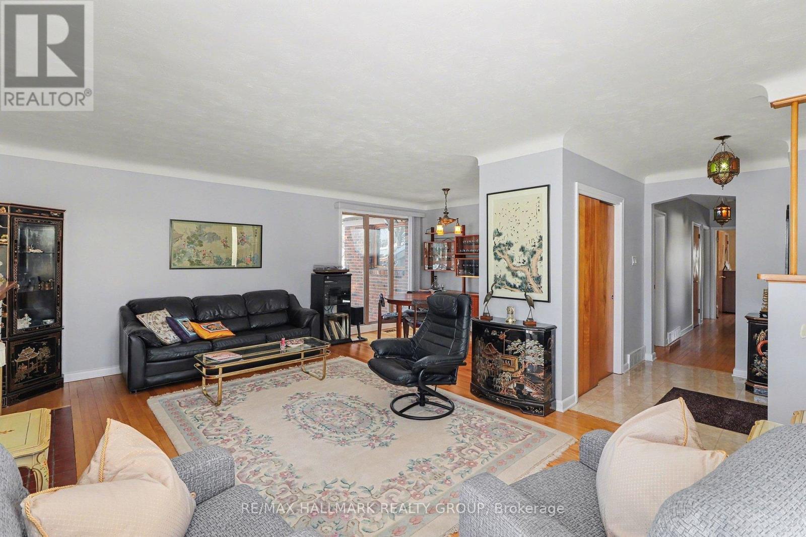 2004 Dorval Avenue, Ottawa, ON - Indoor Photo Showing Living Room