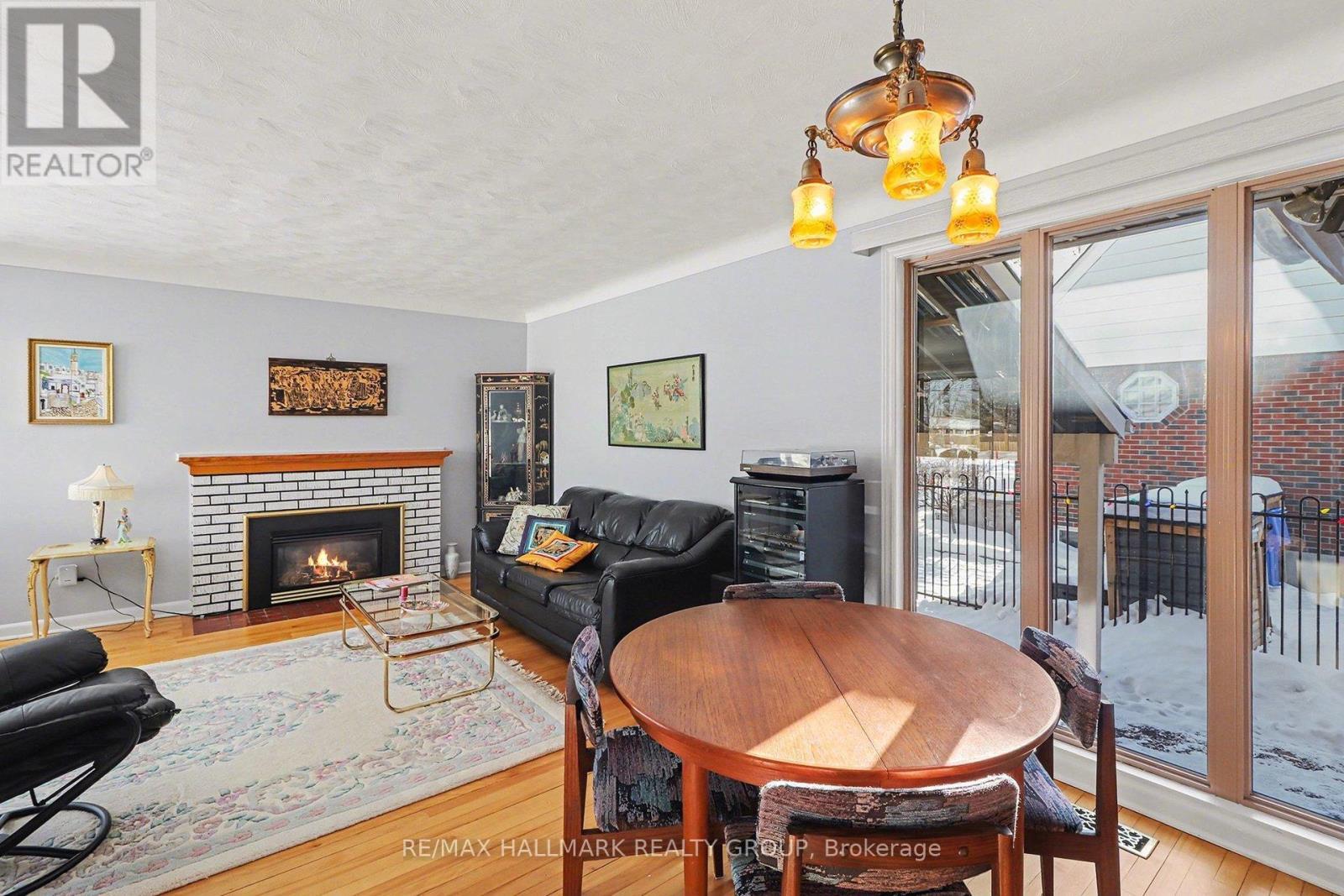 2004 Dorval Avenue, Ottawa, ON - Indoor Photo Showing Living Room With Fireplace