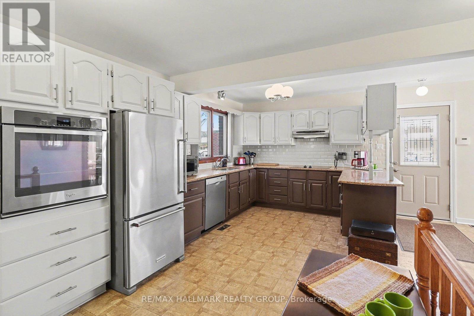 2004 Dorval Avenue, Ottawa, ON - Indoor Photo Showing Kitchen