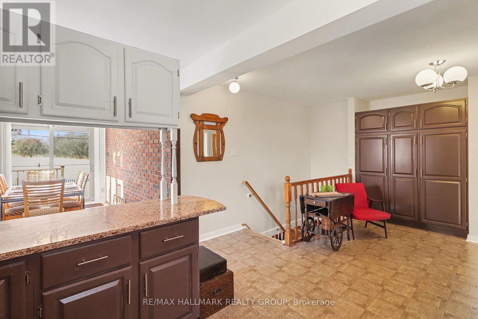 2004 Dorval Avenue, Ottawa, ON - Indoor