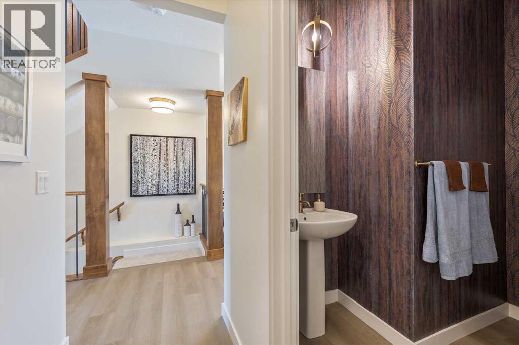 65 Emberside Grove, Cochrane, AB - Indoor Photo Showing Bathroom