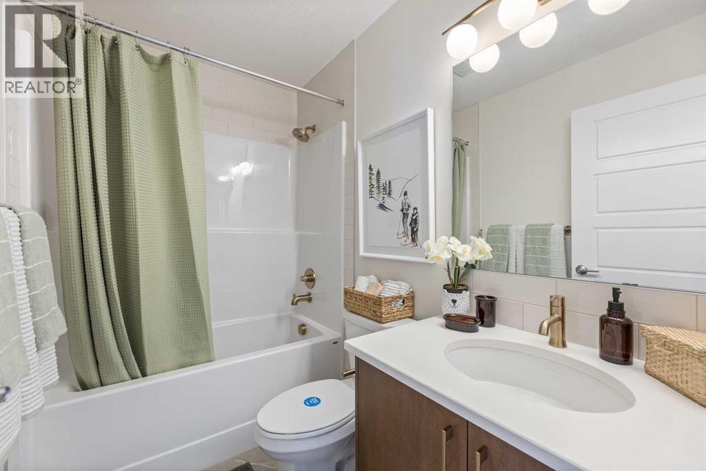 65 Emberside Grove, Cochrane, AB - Indoor Photo Showing Bathroom