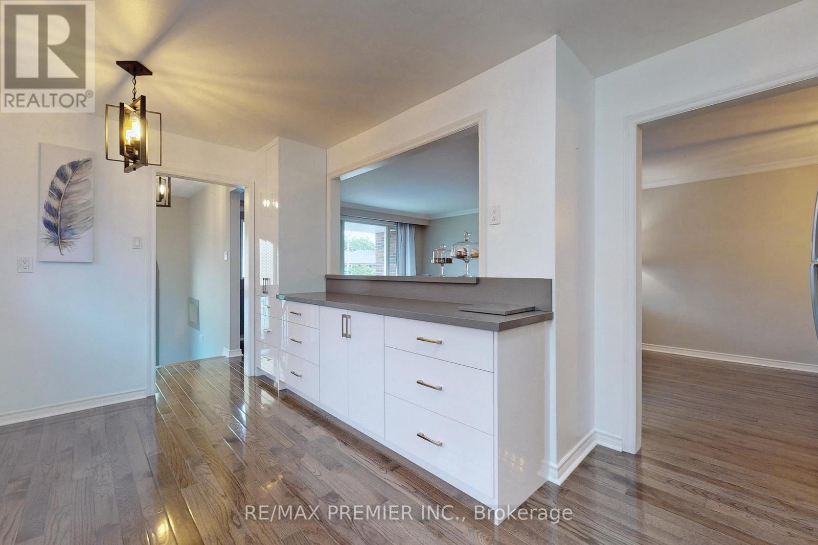 3646 Molly Avenue, Mississauga, ON - Indoor