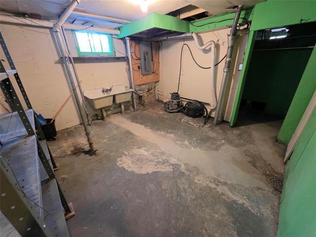 1066 Downing St, Winnipeg, MB