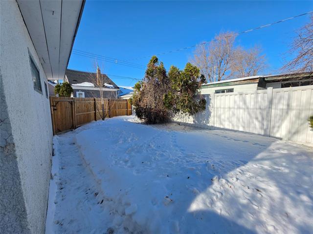 1066 Downing St, Winnipeg, MB