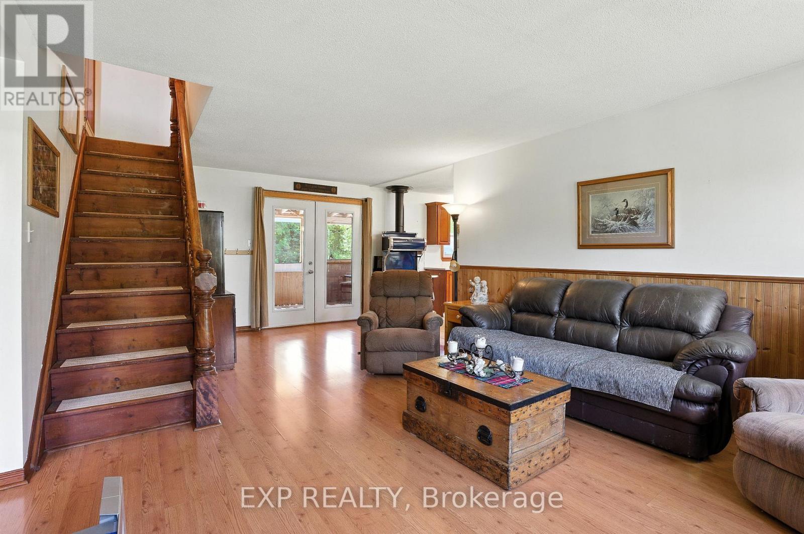 7800 34 Highway, Champlain, ON - Indoor Photo Showing Living Room