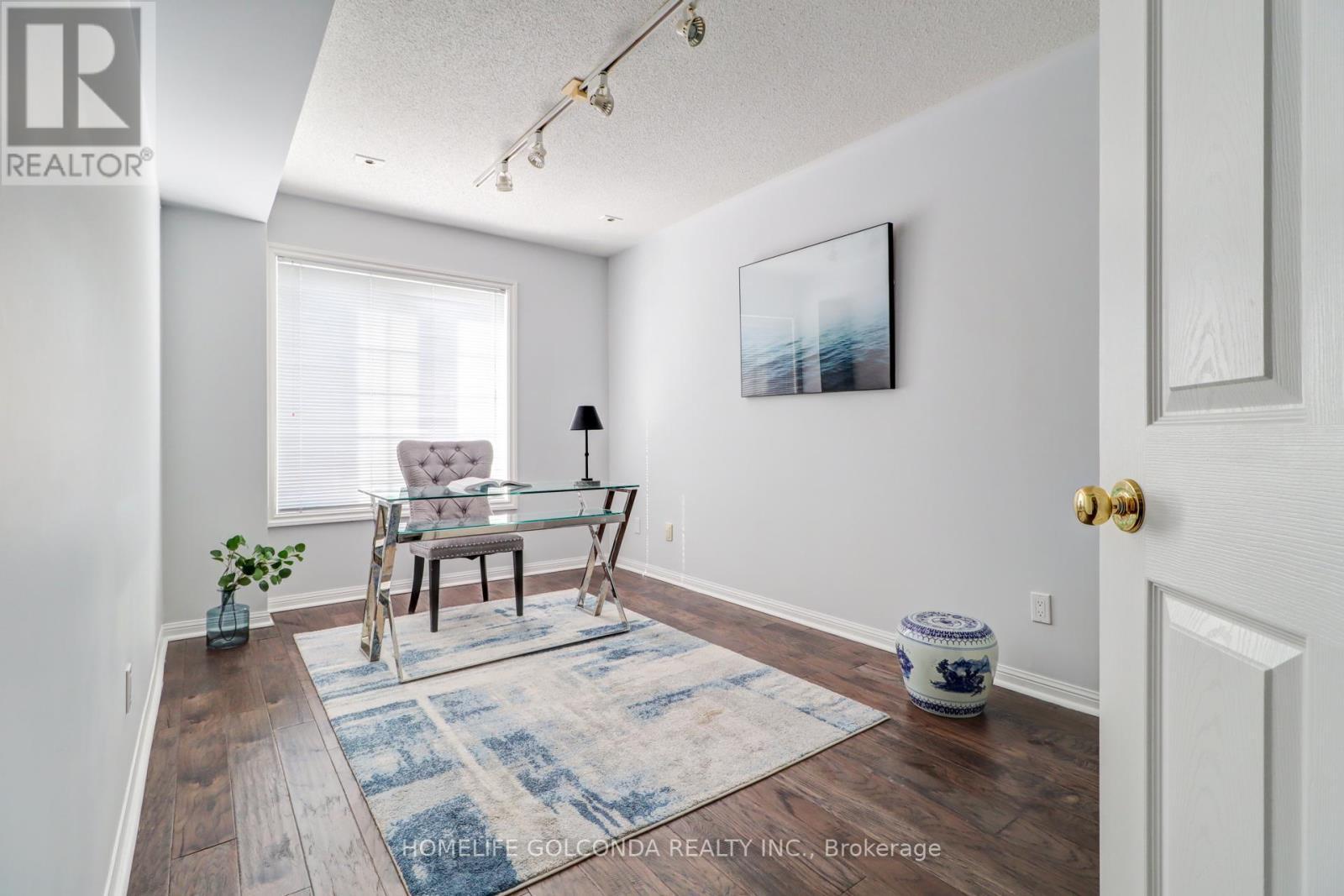 3A - 4 Cox Boulevard, Markham, ON - Indoor