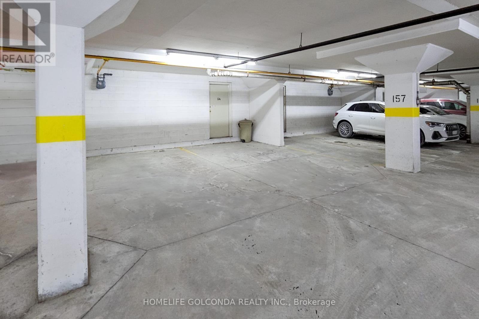 3A - 4 Cox Boulevard, Markham, ON - Indoor Photo Showing Garage