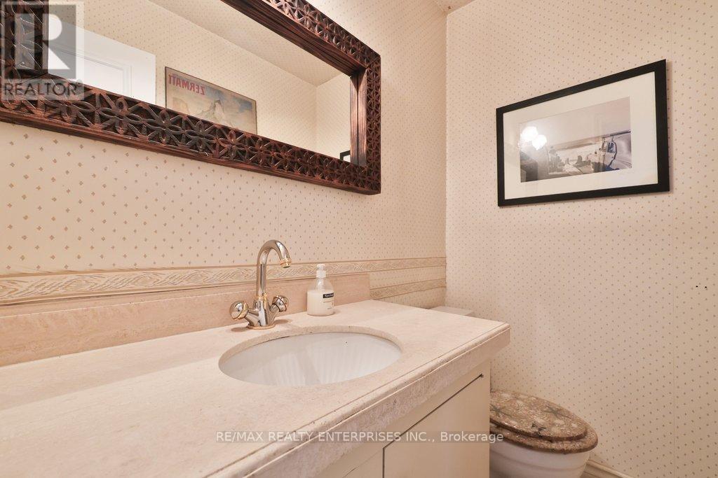48 Cumberland Drive, Mississauga, ON - Indoor Photo Showing Bathroom