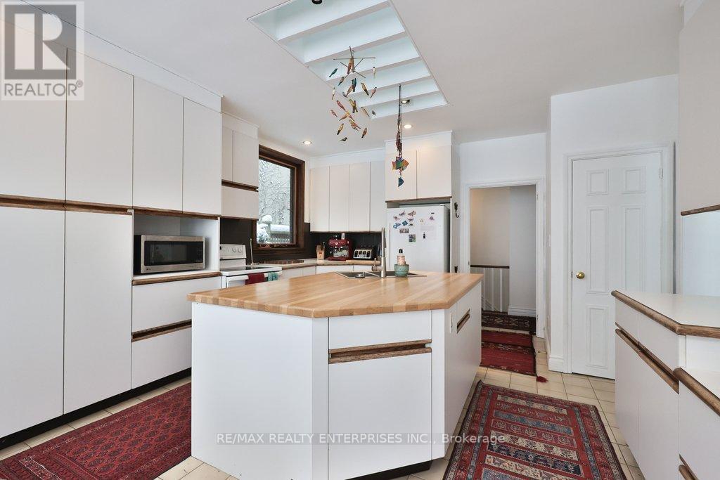 48 Cumberland Drive, Mississauga, ON - Indoor Photo Showing Kitchen