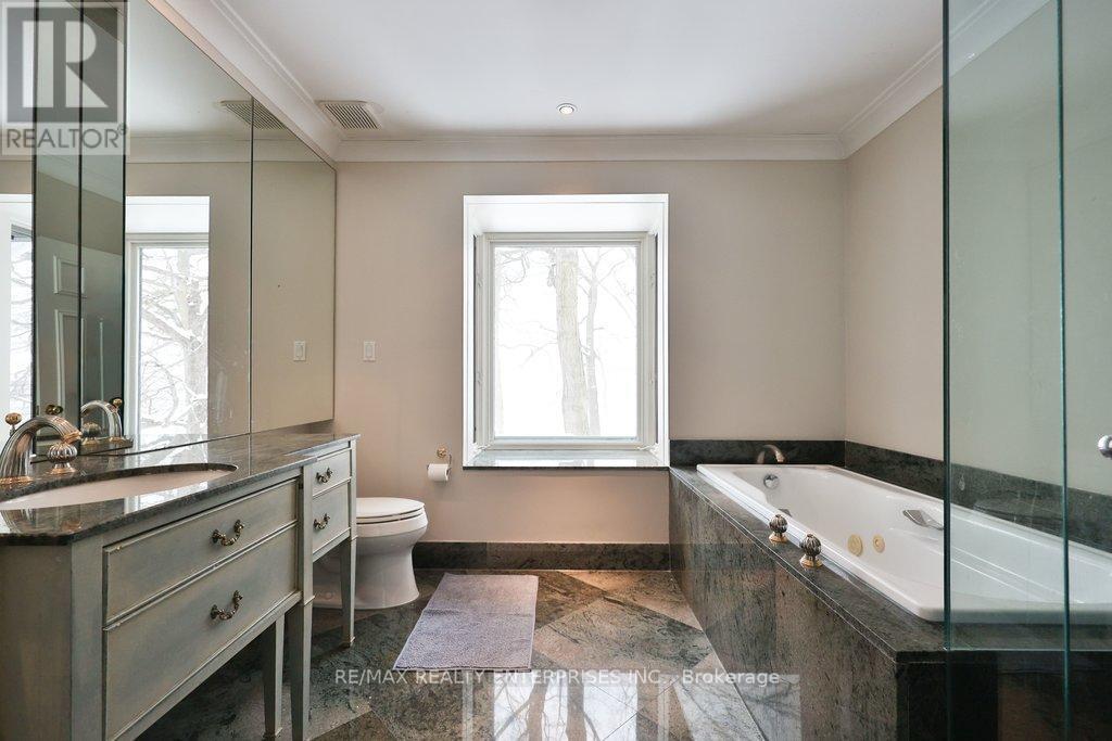 48 Cumberland Drive, Mississauga, ON - Indoor Photo Showing Bathroom