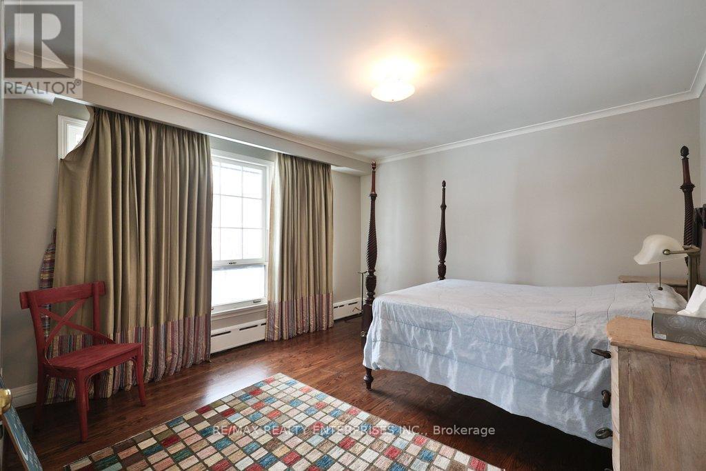 48 Cumberland Drive, Mississauga, ON - Indoor Photo Showing Bedroom