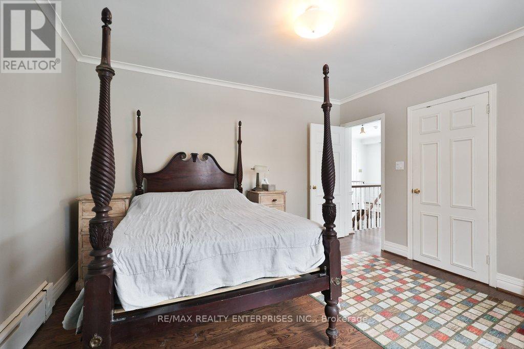 48 Cumberland Drive, Mississauga, ON - Indoor Photo Showing Bedroom