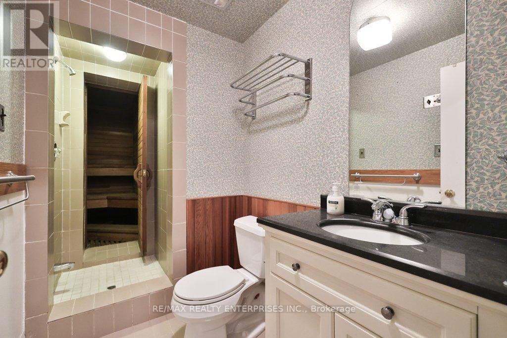 48 Cumberland Drive, Mississauga, ON - Indoor Photo Showing Bathroom