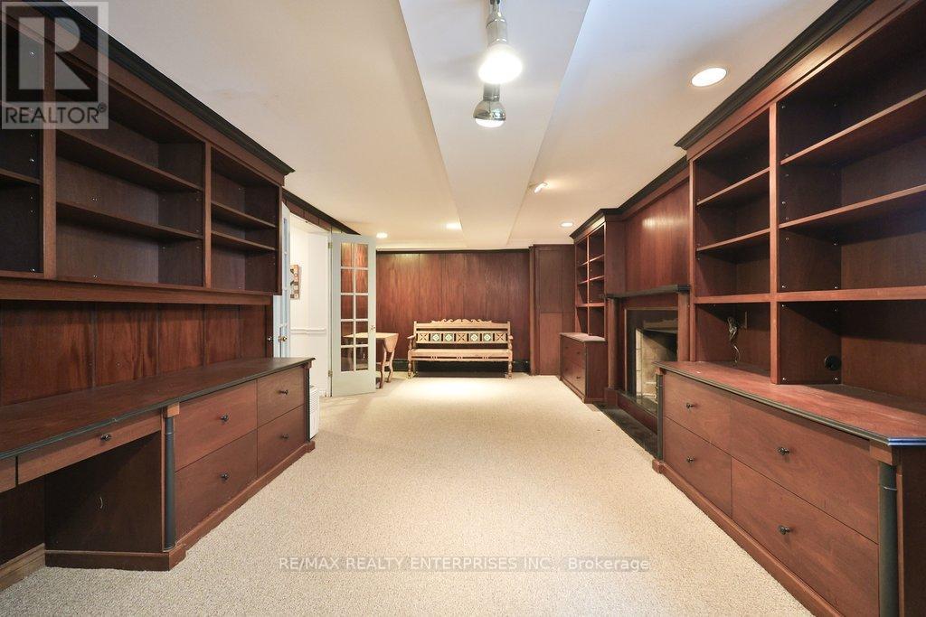 48 Cumberland Drive, Mississauga, ON - Indoor Photo Showing Other Room