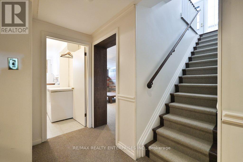 48 Cumberland Drive, Mississauga, ON - Indoor Photo Showing Other Room