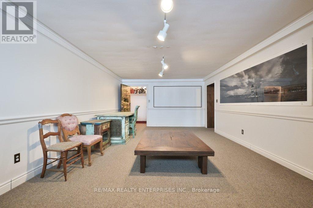 48 Cumberland Drive, Mississauga, ON - Indoor Photo Showing Other Room