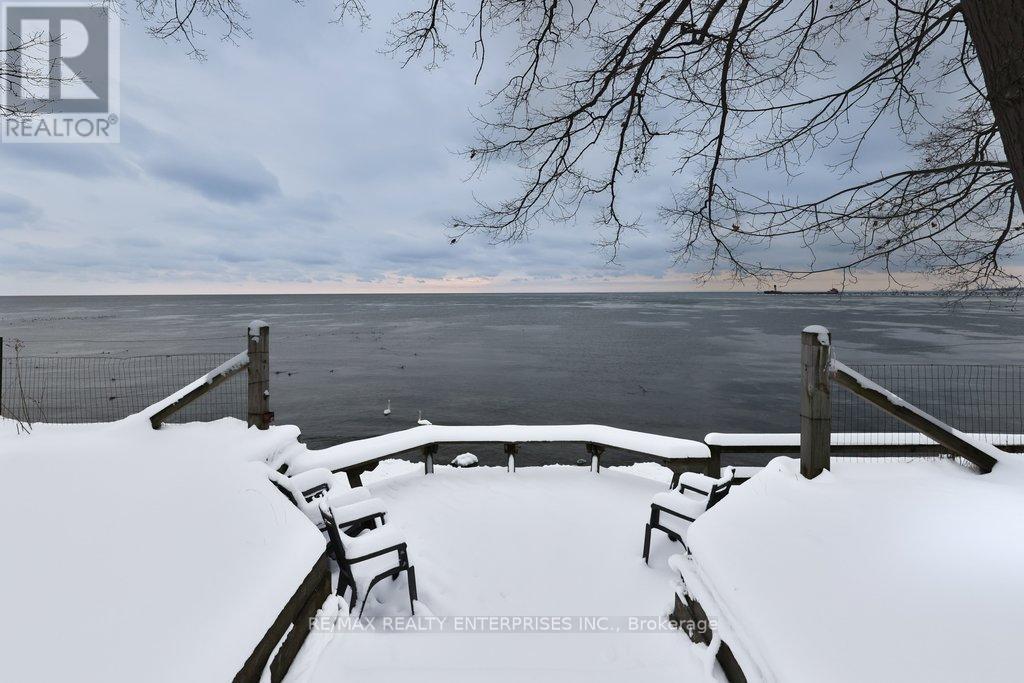 48 Cumberland Drive, Mississauga, ON - Outdoor With Body Of Water With View