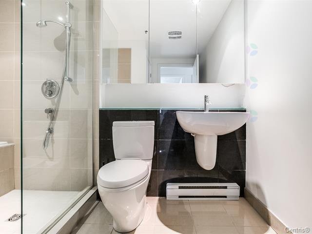 Bathroom - 554-1414 Rue Chomedey, Montréal (Ville-Marie), QC - Indoor Photo Showing Bathroom